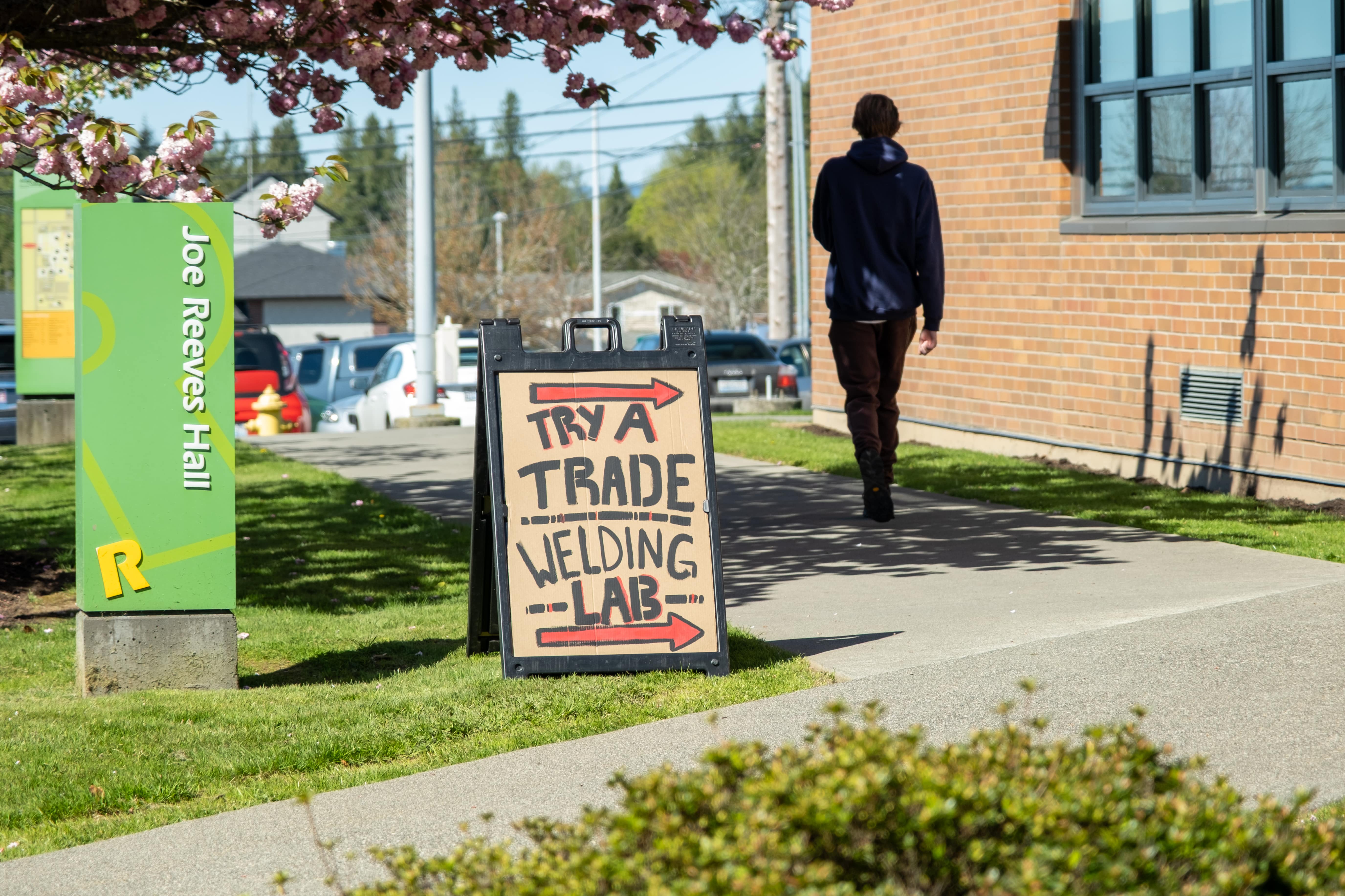Welding directional sign